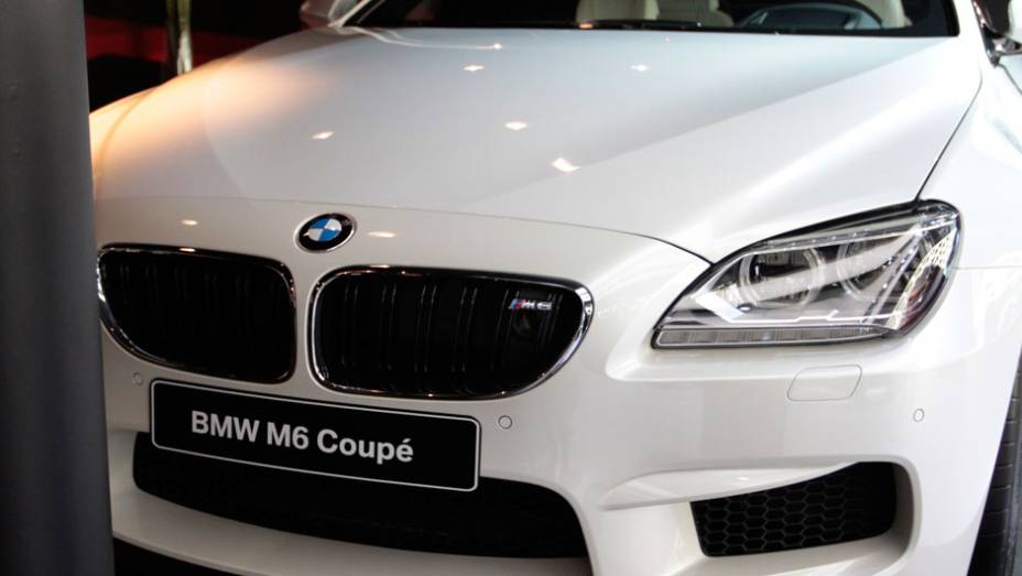 ... e chega aos 200 km/h em 12,6 segundos (0,4s mais r&aacute;pido) | <a href="https://preprod.quatrorodas.abril.com.br/salao-do-automovel/2012/carros/m6-710910.shtml" rel="migration">Leia mais</a>