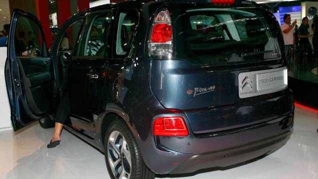 O modelo passa a contar com dois novos tipos de motor: o 1.5i flex, de 93 cv de potência, e o Vti 120 flex start, com 122 cv | <a href="https://preprod.quatrorodas.abril.com.br/salao-do-automovel/2012/carros/c3-picasso-2013-709046.shtml" rel="migration">Leia mais</a> O modelo passa a contar com dois novos tipos de motor: o 1.5i flex, de 93 cv de potência, e o Vti 120 flex start, com 122 cv | <a href="https://preprod.quatrorodas.abril.com.br/salao-do-automovel/2012/carros/c3-picasso-2013-709046.shtml" rel="migration">Leia mais</a>