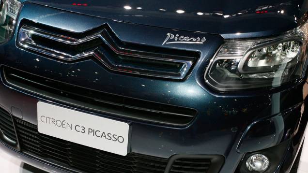 Duas opções de câmbio estão disponíveis: manual, de cinco marchas, e automático, de oito velocidades | <a href="https://preprod.quatrorodas.abril.com.br/salao-do-automovel/2012/carros/c3-picasso-2013-709046.shtml" rel="migration">Leia mais</a> Duas opções de câmbio estão disponíveis: manual, de cinco marchas, e automático, de oito velocidades | <a href="https://preprod.quatrorodas.abril.com.br/salao-do-automovel/2012/carros/c3-picasso-2013-709046.shtml" rel="migration">Leia mais</a>