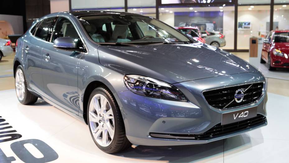 A Volvo mostrou o premiado V40 no Salão do Automóvel | <a href="https://preprod.quatrorodas.abril.com.br/salao-do-automovel/2012/carros/v40-703905.shtml" rel="migration">Leia mais</a>