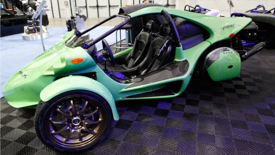 Já o T-Rex satisfaz quem busca desempenho, principalmente pelo motor Kawasaki de quatro cilindros em linha e quase 200 cv; segundo a fabricante, o T-Rex chega aos 230 km/h