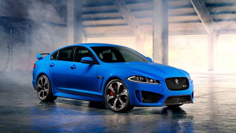 Alta performance é o lema do Jaguar XFR-S, mostrado neste Salão de Los Angeles | <a href="https://preprod.quatrorodas.abril.com.br/saloes/los-angeles/2012/jaguar-xfr-s-724591.shtml" rel="migration">Leia mais</a>