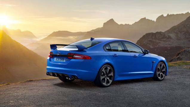 A transmissão é automática de oito velocidades | <a href="https://preprod.quatrorodas.abril.com.br/saloes/los-angeles/2012/jaguar-xfr-s-724591.shtml" rel="migration">Leia mais</a> A transmissão é automática de oito velocidades | <a href="https://preprod.quatrorodas.abril.com.br/saloes/los-angeles/2012/jaguar-xfr-s-724591.shtml" rel="migration">Leia mais</a>