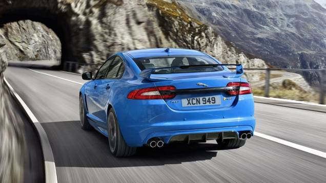 Quanto ao consumo de combustível, os números são os mesmos do XFR: 9,78 km/l | <a href="https://preprod.quatrorodas.abril.com.br/saloes/los-angeles/2012/jaguar-xfr-s-724591.shtml" rel="migration">Leia mais</a> Quanto ao consumo de combustível, os números são os mesmos do XFR: 9,78 km/l | <a href="https://preprod.quatrorodas.abril.com.br/saloes/los-angeles/2012/jaguar-xfr-s-724591.shtml" rel="migration">Leia mais</a>