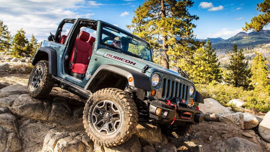 A Jeep lançou uma edição especial do Wrangler no Salão de Los Angeles | <a href="https://preprod.quatrorodas.abril.com.br/saloes/los-angeles/2012/jeep-wrangler-rubicon-10th-anniversary-724533.shtml" rel="migration">Leia mais</a>