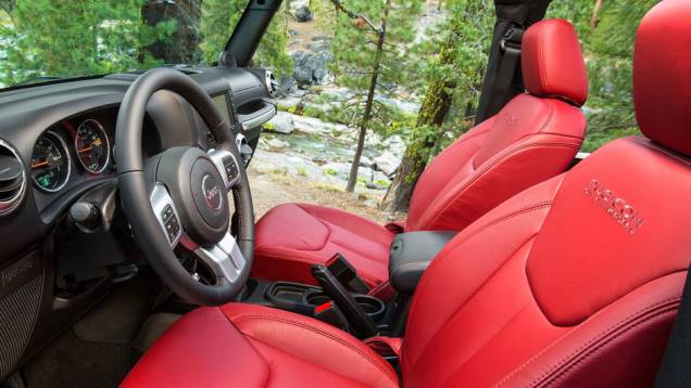 O Jeep Wrangler Rubicon 10th Anniversary chegará às concessionárias norte-americanas no segundo trimestre de 2013 | <a href="%20https://preprod.quatrorodas.abril.com.br/saloes/los-angeles/2012/jeep-wrangler-rubicon-10th-anniversary-724533.shtml" rel="migration">Leia mais</a> O Jeep Wrangler Rubicon 10th Anniversary chegará às concessionárias norte-americanas no segundo trimestre de 2013 | <a href="%20https://preprod.quatrorodas.abril.com.br/saloes/los-angeles/2012/jeep-wrangler-rubicon-10th-anniversary-724533.shtml" rel="migration">Leia mais</a>