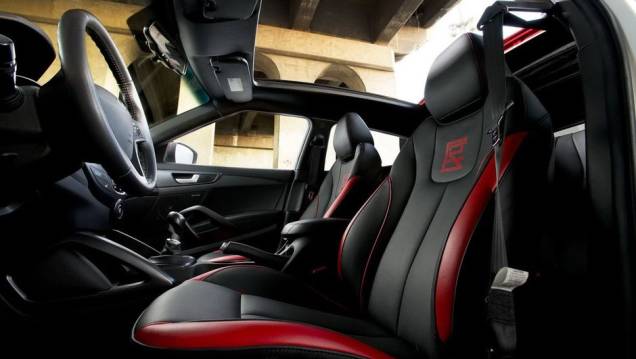 Hyundai Veloster C3 Roll Top | <a href="https://preprod.quatrorodas.abril.com.br/saloes/los-angeles/2012/hyundai-veloster-c3-roll-top-concept-724675.shtml" rel="migration">Leia mais</a> Hyundai Veloster C3 Roll Top | <a href="https://preprod.quatrorodas.abril.com.br/saloes/los-angeles/2012/hyundai-veloster-c3-roll-top-concept-724675.shtml" rel="migration">Leia mais</a>