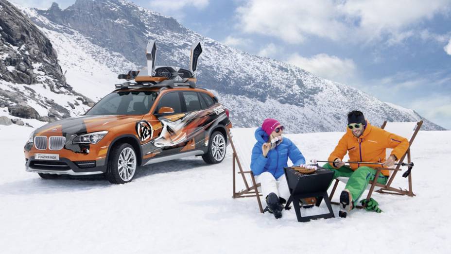Andar sobre a neve não deverá ser problema para o BMW K2 Power Ride concept | <a href="https://preprod.quatrorodas.abril.com.br/saloes/los-angeles/2012/bmw-k2-powder-ride-concept-724706.shtml" rel="migration">Leia mais</a>