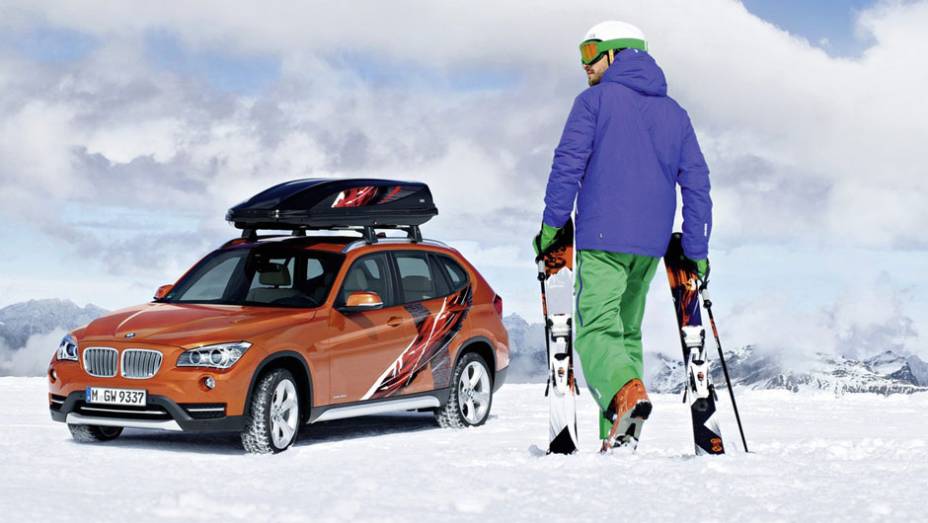Cheio de apetrechos, ele promete conquistar os praticantes de esportes de inverno nos Estados Unidos | <a href="%20https://preprod.quatrorodas.abril.com.br/saloes/los-angeles/2012/bmw-k2-powder-ride-concept-724706.shtml" rel="migration">Leia mais</a>