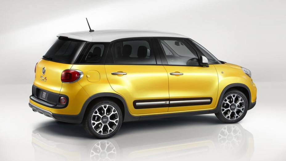 Modelo é o segundo quatro-portas derivado do 500 | <a href="https://preprod.quatrorodas.abril.com.br/saloes/los-angeles/2012/fiat-tera-tres-novidades-los-angeles-724666.shtml" rel="migration">Leia mais</a>