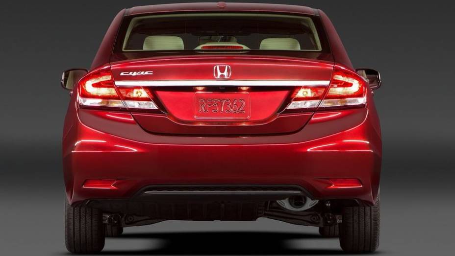 Ainda há versões movidas a gás natural (110 cv), híbrida (110 cv) e, no caso do Civic Si, de performance (201 cv) | <a href="https://preprod.quatrorodas.abril.com.br/saloes/los-angeles/2012/honda-civic-2013-724902.shtml" rel="migration">Leia mais</a>
