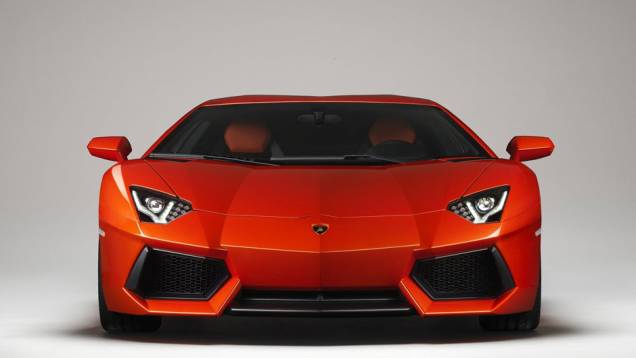 3º: Lamborghini Aventador | Valor do IPVA 2013: 76.788 | Valor venal, segundo tabela Fipe: 1.919.703 | Ano de fabricação: 2012 | O carro que esse IPVA pagaria: Citroen C4 Hatch Exclusive Sport, motor 2.0 (R$ 63.600) 3º: Lamborghini Aventador | Valor do IPVA 2013: 76.788 | Valor venal, segundo tabela Fipe: 1.919.703 | Ano de fabricação: 2012 | O carro que esse IPVA pagaria: Citroen C4 Hatch Exclusive Sport, motor 2.0 (R$ 63.600)
