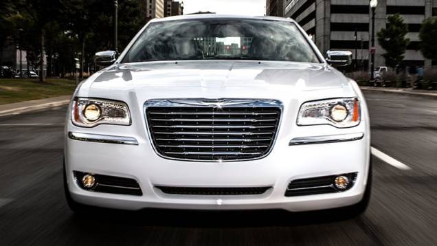 A Chrysler anunciou o lançamento de uma edição especial do 300C, a Motown | <a href="https://preprod.quatrorodas.abril.com.br/saloes/detroit/2013/chrysler-300c-motown-edition-730472.shtml" rel="migration">Leia mais</a> A Chrysler anunciou o lançamento de uma edição especial do 300C, a Motown | <a href="https://preprod.quatrorodas.abril.com.br/saloes/detroit/2013/chrysler-300c-motown-edition-730472.shtml" rel="migration">Leia mais</a>