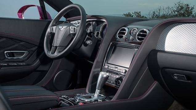 O conversível deve ser vendido por aproximadamente 164 mil libras esterlinas | <a href="https://preprod.quatrorodas.abril.com.br/saloes/detroit/2013/bentley-continental-gt-speed-convertible-730392.shtml" rel="migration">Leia mais</a> O conversível deve ser vendido por aproximadamente 164 mil libras esterlinas | <a href="https://preprod.quatrorodas.abril.com.br/saloes/detroit/2013/bentley-continental-gt-speed-convertible-730392.shtml" rel="migration">Leia mais</a>