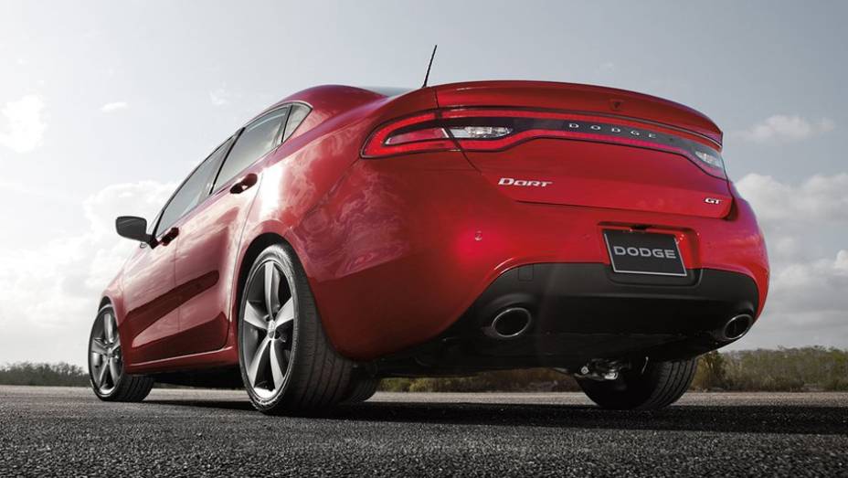 ... bem como ponteira dupla de escapamento, rodas de liga leve de 18 polegadas e suspens&atilde;o esportiva com novos amortecedores | <a href="https://preprod.quatrorodas.abril.com.br/saloes/detroit/2013/dodge-dart-gt-730486.shtml" rel="migration">Leia mais</a>