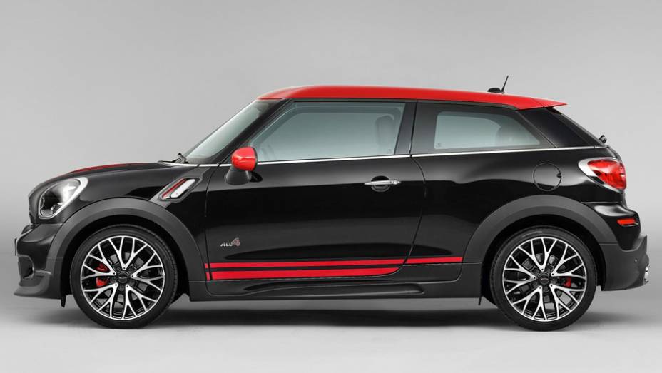 Assim como os outros modelos que levam a assinatura JCW, o cupê usa o motor 1.6 turbo de quatro cilindros | <a href="https://preprod.quatrorodas.abril.com.br/saloes/detroit/2013/mini-paceman-jcw-730365.shtml" rel="migration">Leia mais</a>