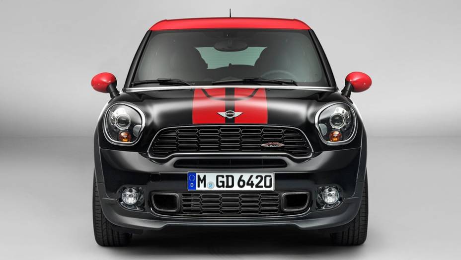 Visualmente, o Paceman JCW se diferencia pelas rodas de liga leve exclusivas e pelo kit aerodinâmico assinado pela John Cooper Works | <a href="https://preprod.quatrorodas.abril.com.br/saloes/detroit/2013/mini-paceman-jcw-730365.shtml" rel="migration">Leia mais</a>