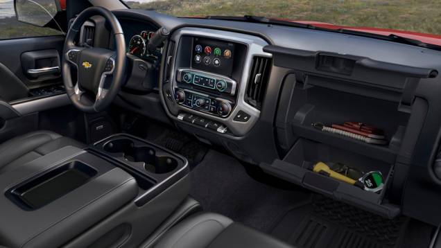 A tela de 8 polegadas com sistema IntelliLink é oferecida opcionalmente | <a href="https://preprod.quatrorodas.abril.com.br/saloes/detroit/2013/chevrolet-silverado-730372.shtml" rel="migration">Leia mais</a> A tela de 8 polegadas com sistema IntelliLink é oferecida opcionalmente | <a href="https://preprod.quatrorodas.abril.com.br/saloes/detroit/2013/chevrolet-silverado-730372.shtml" rel="migration">Leia mais</a>