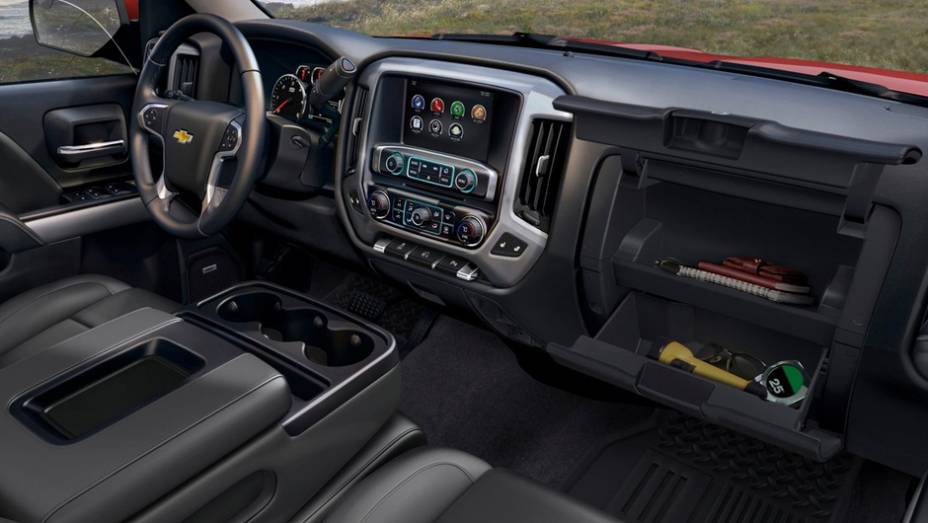 A tela de 8 polegadas com sistema IntelliLink &eacute; oferecida opcionalmente | <a href="https://preprod.quatrorodas.abril.com.br/saloes/detroit/2013/chevrolet-silverado-730372.shtml" rel="migration">Leia mais</a>