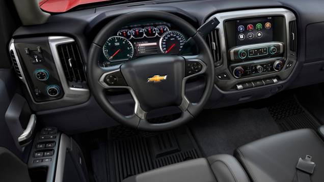 Bem equipada, ela traz freios ABS, sistema de alerta de colisão frontal e câmera de ré entre os itens de série | <a href="https://preprod.quatrorodas.abril.com.br/saloes/detroit/2013/chevrolet-silverado-730372.shtml" rel="migration">Leia mais</a> Bem equipada, ela traz freios ABS, sistema de alerta de colisão frontal e câmera de ré entre os itens de série | <a href="https://preprod.quatrorodas.abril.com.br/saloes/detroit/2013/chevrolet-silverado-730372.shtml" rel="migration">Leia mais</a>
