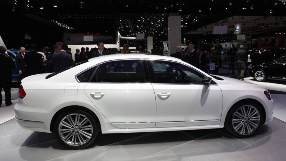 Ele tem aparência de carro que pode facilmente ganhar uma versão de produção | <a href="https://preprod.quatrorodas.abril.com.br/saloes/detroit/2013/passat-performance-concept-731010.shtml" rel="migration">Leia mais</a>