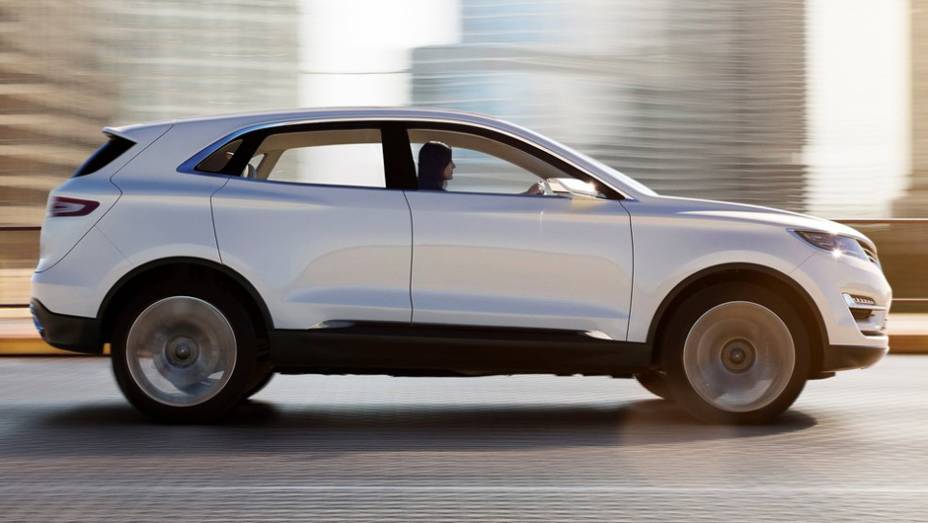 Rodas de liga-leve de 20 polegadas comp&otilde;em o conjunto | <a href="https://preprod.quatrorodas.abril.com.br/saloes/detroit/2013/lincoln-mkc-concept-730866.shtml" rel="migration">Leia mais</a>