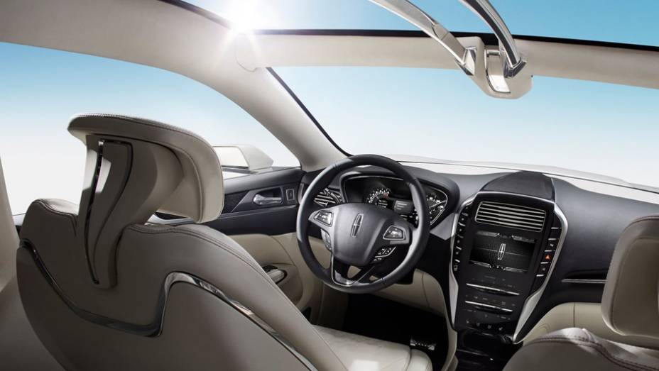 &Eacute; poss&iacute;vel notar detalhes cromados em diversas partes, incluindo nos bancos | <a href="https://preprod.quatrorodas.abril.com.br/saloes/detroit/2013/lincoln-mkc-concept-730866.shtml" rel="migration">Leia mais</a>