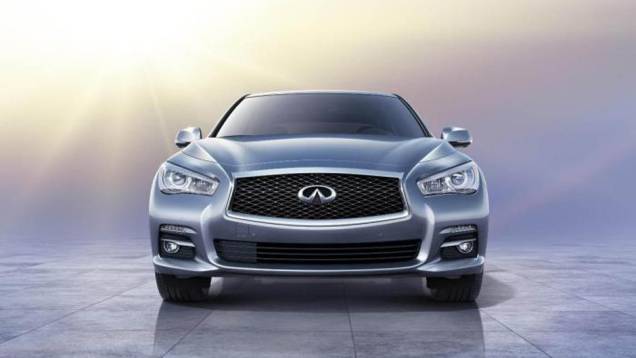 Transmissão é automática, de sete velocidades | <a href="https://preprod.quatrorodas.abril.com.br/saloes/detroit/2013/infiniti-q50-730893.shtml" rel="migration">Leia mais</a> Transmissão é automática, de sete velocidades | <a href="https://preprod.quatrorodas.abril.com.br/saloes/detroit/2013/infiniti-q50-730893.shtml" rel="migration">Leia mais</a>