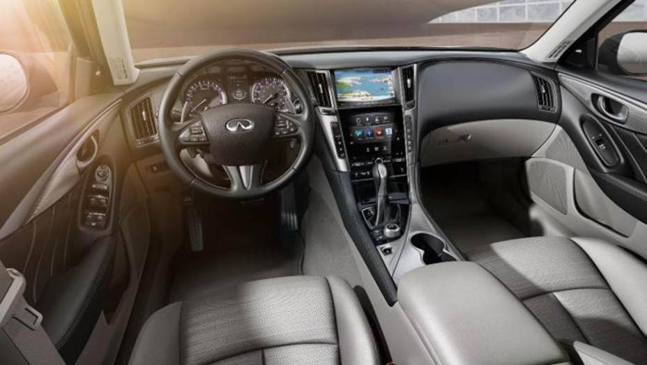 Materiais de alta qualidade revestem o interior | <a href="https://preprod.quatrorodas.abril.com.br/saloes/detroit/2013/infiniti-q50-730893.shtml" rel="migration">Leia mais</a>