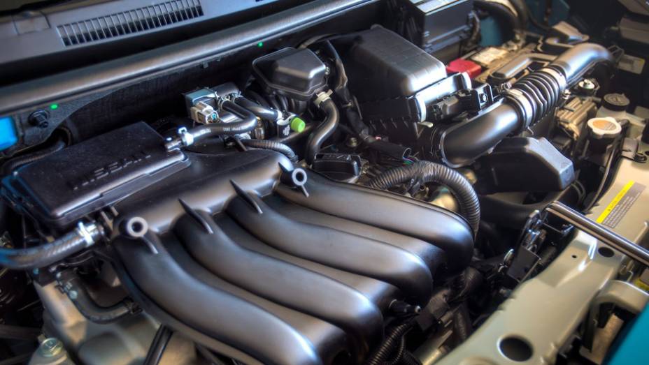 Com tra&ccedil;&atilde;o dianteira, o modelo possui transmiss&atilde;o vari&aacute;vel | <a href="https://preprod.quatrorodas.abril.com.br/saloes/detroit/2013/nissan-versa-note-731021.shtml" rel="migration">Leia mais</a>