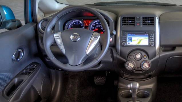 Versão S pode ser adquirida com câmbio manual de cinco velocidades | <a href="https://preprod.quatrorodas.abril.com.br/saloes/detroit/2013/nissan-versa-note-731021.shtml" rel="migration">Leia mais</a> Versão S pode ser adquirida com câmbio manual de cinco velocidades | <a href="https://preprod.quatrorodas.abril.com.br/saloes/detroit/2013/nissan-versa-note-731021.shtml" rel="migration">Leia mais</a>