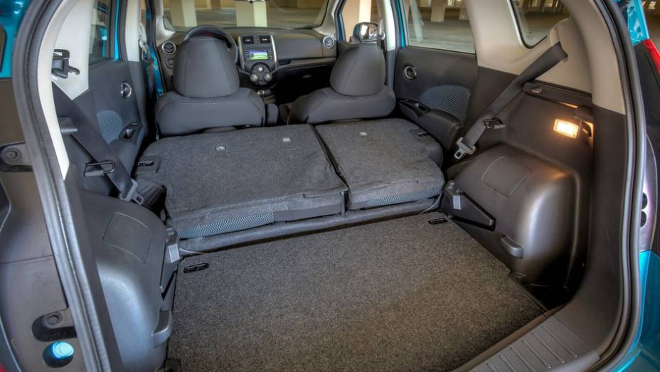 Hatch traz o sistema AroundView Monitor e NissanConnect (na vers&atilde;o SL) | <a href="https://preprod.quatrorodas.abril.com.br/saloes/detroit/2013/nissan-versa-note-731021.shtml" rel="migration">Leia mais</a>