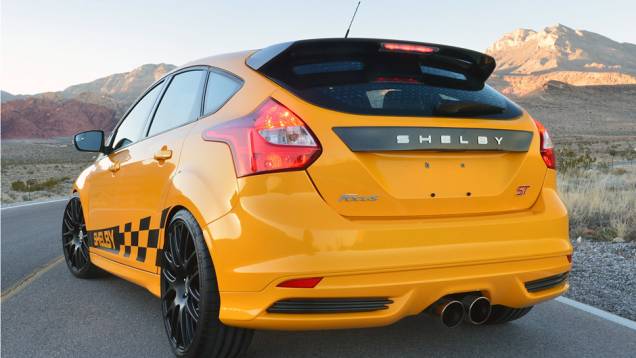 A customização do modelo foi proposta pelo próprio Caroll Shelby antes de sua morte, em maio de 2012 | <a href="https://preprod.quatrorodas.abril.com.br/saloes/detroit/2013/shelby-focus-st-731039.shtml" rel="migration">Leia mais</a> A customização do modelo foi proposta pelo próprio Caroll Shelby antes de sua morte, em maio de 2012 | <a href="https://preprod.quatrorodas.abril.com.br/saloes/detroit/2013/shelby-focus-st-731039.shtml" rel="migration">Leia mais</a>