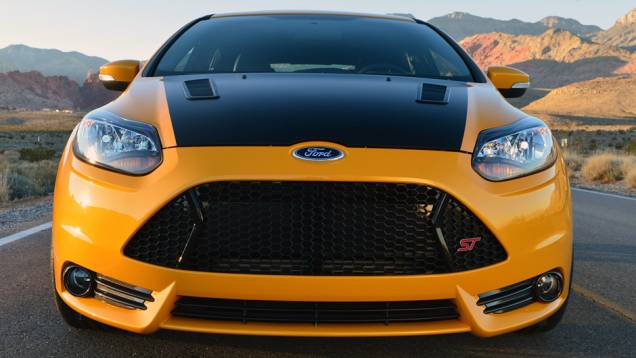Como diferenciais, o Shelby Focus ST conta com capô com frisos para ventilação... | <a href="https://preprod.quatrorodas.abril.com.br/saloes/detroit/2013/shelby-focus-st-731039.shtml" rel="migration">Leia mais</a> Como diferenciais, o Shelby Focus ST conta com capô com frisos para ventilação... | <a href="https://preprod.quatrorodas.abril.com.br/saloes/detroit/2013/shelby-focus-st-731039.shtml" rel="migration">Leia mais</a>