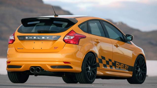 ...grade dianteira e aerofólio traseiro de carbono e desenhos customizados na carroceria | <a href="https://preprod.quatrorodas.abril.com.br/saloes/detroit/2013/shelby-focus-st-731039.shtml" rel="migration">Leia mais</a> ...grade dianteira e aerofólio traseiro de carbono e desenhos customizados na carroceria | <a href="https://preprod.quatrorodas.abril.com.br/saloes/detroit/2013/shelby-focus-st-731039.shtml" rel="migration">Leia mais</a>