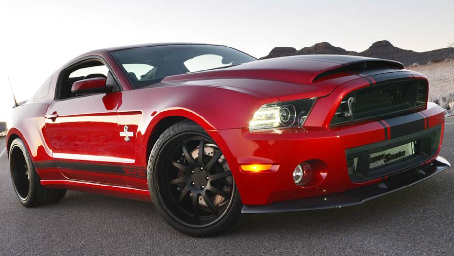 A tradicional marca Shelby mostrou, no Salão de Detroit, o GT500 Super Snake Wide Body | <a href="https://preprod.quatrorodas.abril.com.br/saloes/detroit/2013/shelby-gt500-super-snake-wide-body-731036.shtml" rel="migration">Leia mais</a>