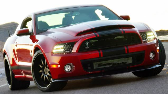 As cores oferecidas são preto Satin, branco Gloss, prata, azul e preto com listras vermelhas | <a href="https://preprod.quatrorodas.abril.com.br/saloes/detroit/2013/shelby-gt500-super-snake-wide-body-731036.shtml" rel="migration">Leia mais</a> As cores oferecidas são preto Satin, branco Gloss, prata, azul e preto com listras vermelhas | <a href="https://preprod.quatrorodas.abril.com.br/saloes/detroit/2013/shelby-gt500-super-snake-wide-body-731036.shtml" rel="migration">Leia mais</a>