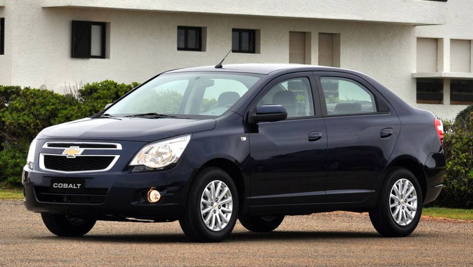 Chevrolet Cobalt. Vendas em janeiro de 2012: 5.906 / Vendas em janeiro de 2013: 4.959 / Crescimento: - 16% | <a href="https://preprod.quatrorodas.abril.com.br/noticias/mercado/vendas-caem-13-64-janeiro-732838.shtml" rel="migration">Leia mais</a>