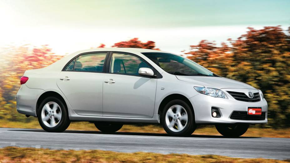 Toyota Corolla. Vendas em janeiro de 2012: 3.626 / Vendas em janeiro de 2013: 3.866 / Crescimento: 6,6% | <a href="https://preprod.quatrorodas.abril.com.br/noticias/mercado/vendas-caem-13-64-janeiro-732838.shtml" rel="migration">Leia mais</a>