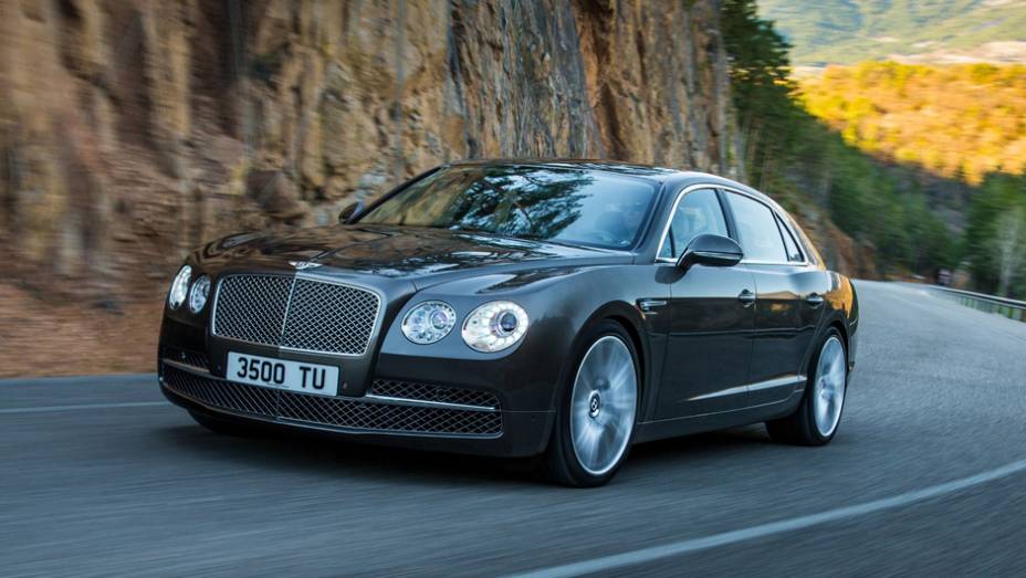 Um toque de esportividade não faz mal a ninguém: o novo Flying Spur está aí para provar isso | <a href="https://preprod.quatrorodas.abril.com.br/carros/lancamentos/bentley-flying-spur-734110.shtml" rel="migration">Leia mais</a>