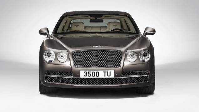 Os faróis ovais continuam lá, mas o design ficou mais agressivo | <a href="https://preprod.quatrorodas.abril.com.br/carros/lancamentos/bentley-flying-spur-734110.shtml" rel="migration">Leia mais</a> Os faróis ovais continuam lá, mas o design ficou mais agressivo | <a href="https://preprod.quatrorodas.abril.com.br/carros/lancamentos/bentley-flying-spur-734110.shtml" rel="migration">Leia mais</a>