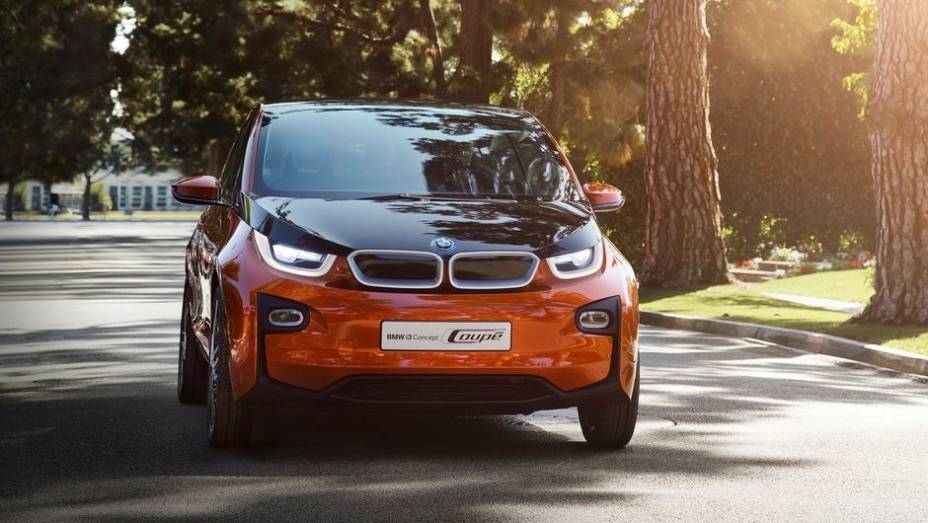 BMW i3 - elétrico (com motor auxiliar a combustão) | <a href="https://preprod.quatrorodas.abril.com.br/saloes/los-angeles/2012/bmw-i3-coupe-concept-724055.shtml" rel="migration">Leia mais</a>