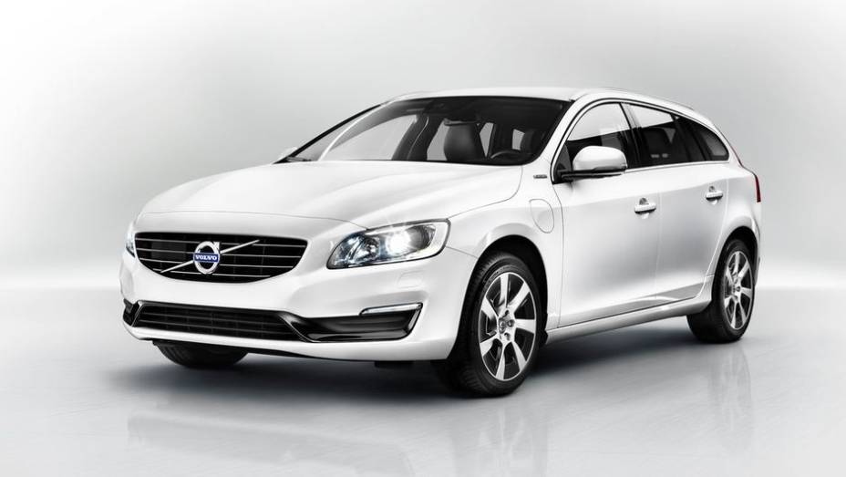 Volvo V60 Plug-in Hybrid - híbrido | <a href="https://preprod.quatrorodas.abril.com.br/reportagens/salao/volvo-v60-plug-in-hybrid-620762.shtml" rel="migration">Leia mais</a>