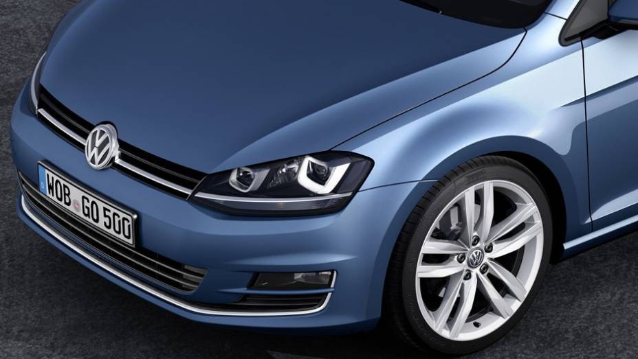 Sob o cap&ocirc;, tamb&eacute;m n&atilde;o devem existir muitas novidades. <a href="https://preprod.quatrorodas.abril.com.br/saloes/genebra/2013/volkswagen-golf-variant-735101.shtml" rel="migration">Leia mais</a>