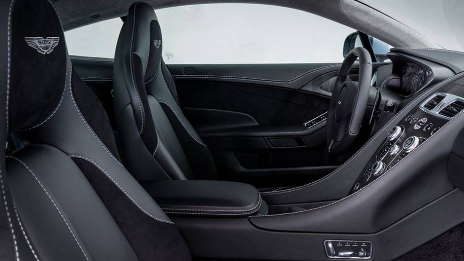 Por dentro, o contraste entre as cores prata e preto também se faz presente, incluindo nos bancos | <a href="https://preprod.quatrorodas.abril.com.br/saloes/genebra/2013/aston-martin-vanquish-centenary-edition-735344.shtml" rel="migration">Leia mais</a> Por dentro, o contraste entre as cores prata e preto também se faz presente, incluindo nos bancos | <a href="https://preprod.quatrorodas.abril.com.br/saloes/genebra/2013/aston-martin-vanquish-centenary-edition-735344.shtml" rel="migration">Leia mais</a>