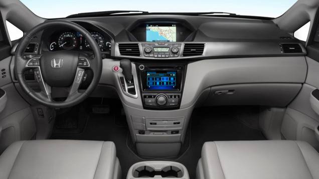 Por dentro, o console central foi renovado. Outros detalhes revistos foram o botão de acionamento do motor, central multimídia HondaLink (com integrações com smartphones)... | <a href="%20https://preprod.quatrorodas.abril.com.br/saloes/new-york/2013/honda-odyssey-73" rel="migration"></a> Por dentro, o console central foi renovado. Outros detalhes revistos foram o botão de acionamento do motor, central multimídia HondaLink (com integrações com smartphones)... | <a href="%20https://preprod.quatrorodas.abril.com.br/saloes/new-york/2013/honda-odyssey-73" rel="migration"></a>