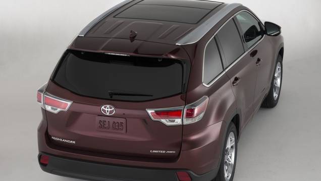As rodas de liga-leve podem ser de 18 ou 19 polegadas | <a href="https://preprod.quatrorodas.abril.com.br/saloes/new-york/2013/toyota-highlander-737218.shtml" rel="migration">Leia mais</a> As rodas de liga-leve podem ser de 18 ou 19 polegadas | <a href="https://preprod.quatrorodas.abril.com.br/saloes/new-york/2013/toyota-highlander-737218.shtml" rel="migration">Leia mais</a>