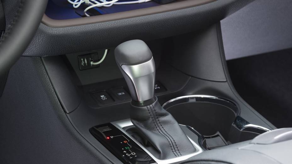 Em todos os casos, a transmiss&atilde;o utilizada &eacute; autom&aacute;tica de seis marchas | <a href="https://preprod.quatrorodas.abril.com.br/saloes/new-york/2013/toyota-highlander-737218.shtml" rel="migration">Leia mais</a>