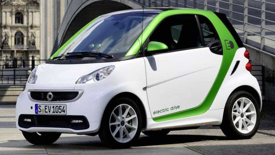 A smart também aposta na tecnologia elétrica durante este Salão de Nova Iorque | <a href="https://preprod.quatrorodas.abril.com.br/saloes/new-york/2013/smart-fortwo-electric-drive-737283.shtml" rel="migration">Leia mais</a>