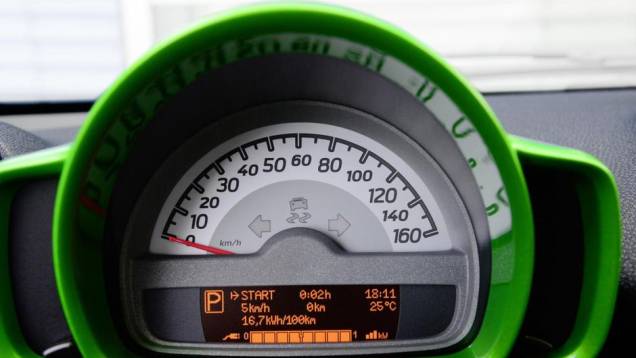 O modelo acelera de 0 a 100 km/h em 11,5 segundos e chega à velocidade máxima de 125 km/h | <a href="%20https://preprod.quatrorodas.abril.com.br/saloes/new-york/2013/smart-fortwo-electric-drive-737283.shtml" rel="migration">Leia mais</a> O modelo acelera de 0 a 100 km/h em 11,5 segundos e chega à velocidade máxima de 125 km/h | <a href="%20https://preprod.quatrorodas.abril.com.br/saloes/new-york/2013/smart-fortwo-electric-drive-737283.shtml" rel="migration">Leia mais</a>
